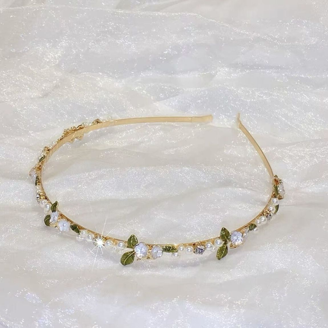 Ladies Go Out With Sweet Pearl Flower Hair Bands