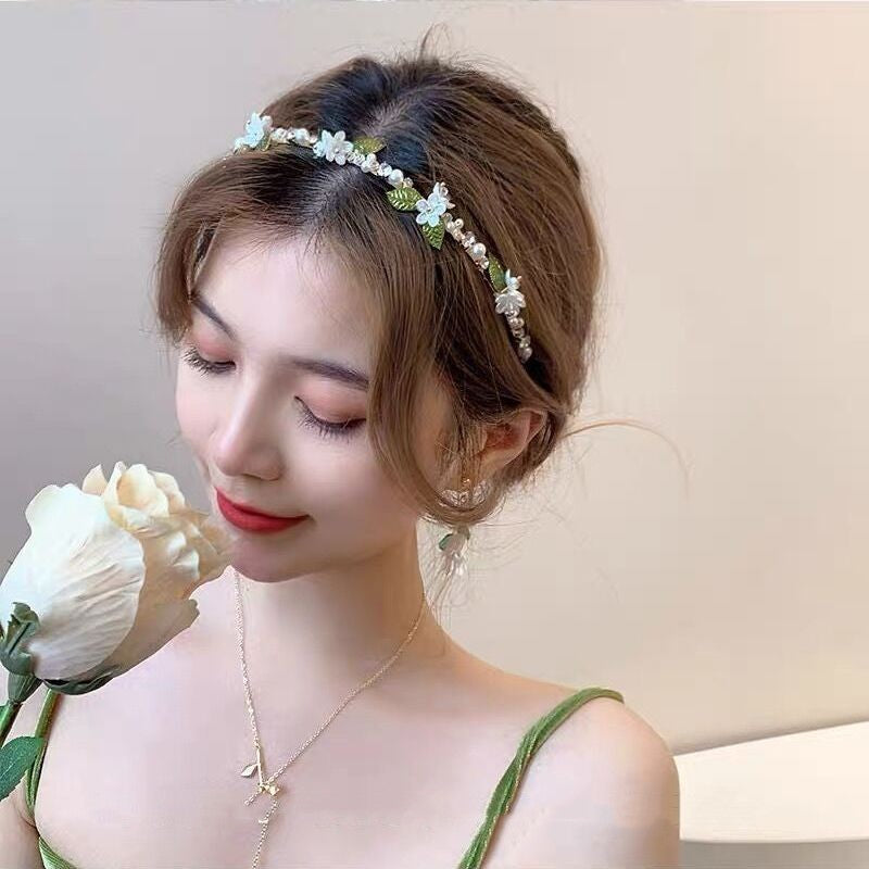 Ladies Go Out With Sweet Pearl Flower Hair Bands